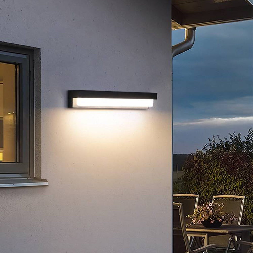 Lampă solară liniară de perete Ray — design minimalist pentru exterior, neagră