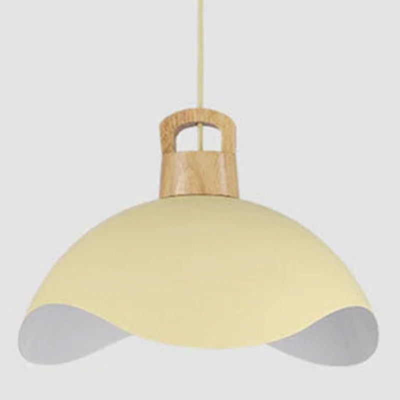 Suspension simple Valentina — abat-jour coloré, structure en bois et métal