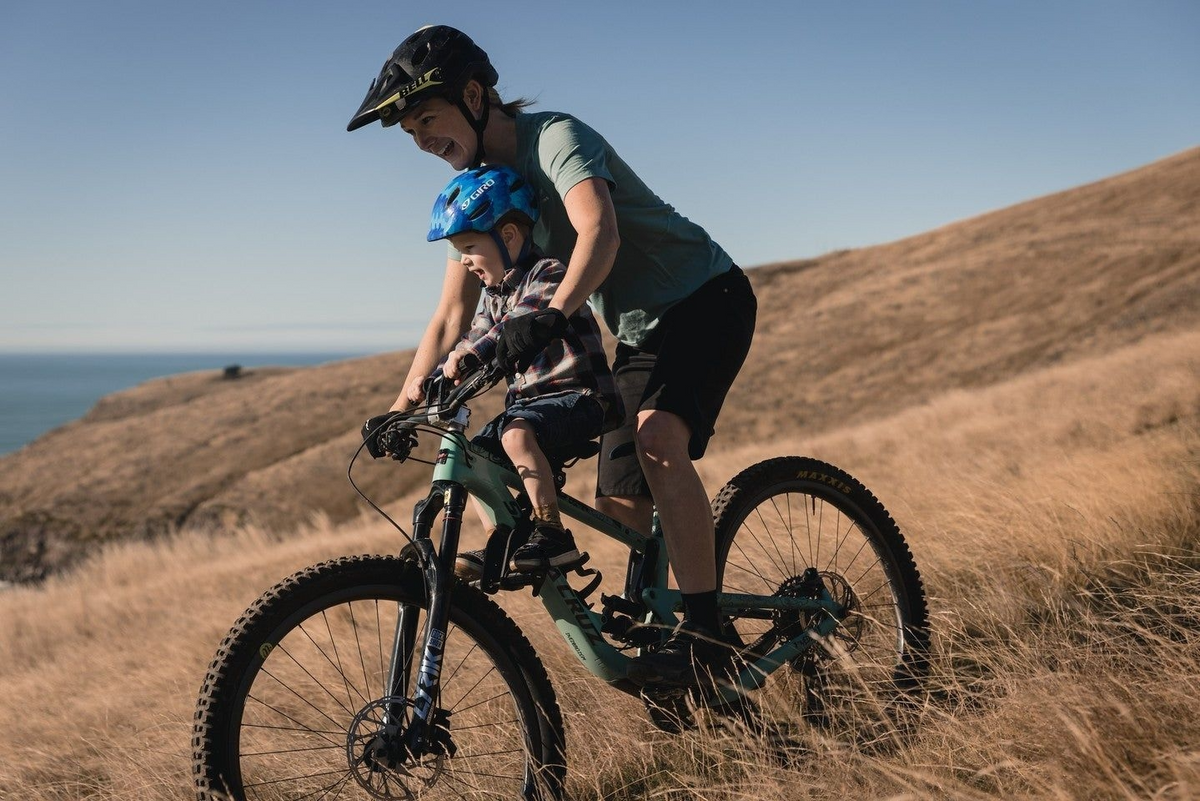 前乗せチャイルド自転車シート – 1.5～8歳、最大32 kg、調節可能なフットレスト