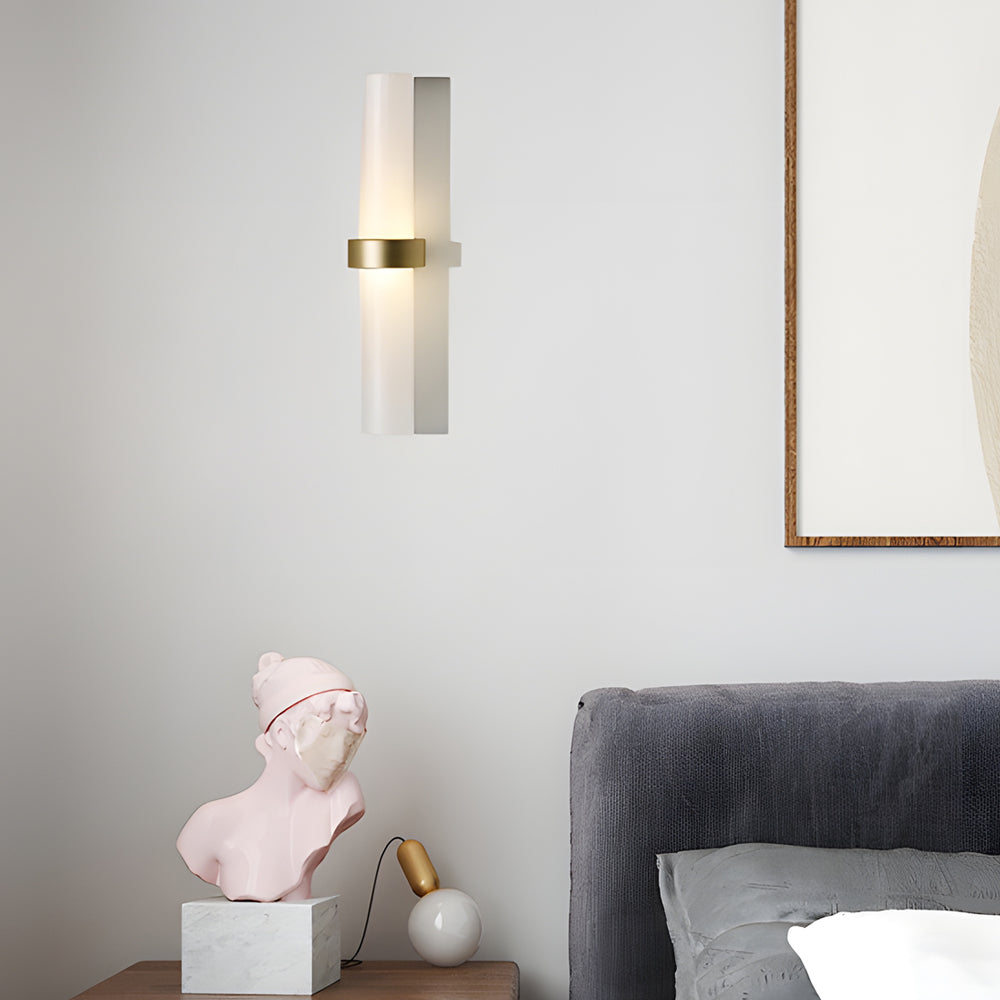 GlowLight – moderne vegglampe laget av rør i matt glass i varm hvit for stuen