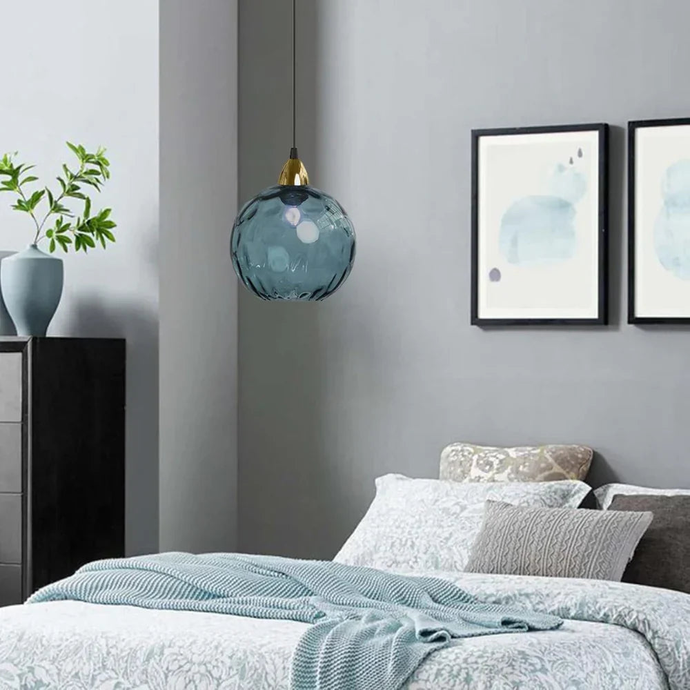 Moderní skleněné závěsné svítidlo ve tvaru koule - severský LED design