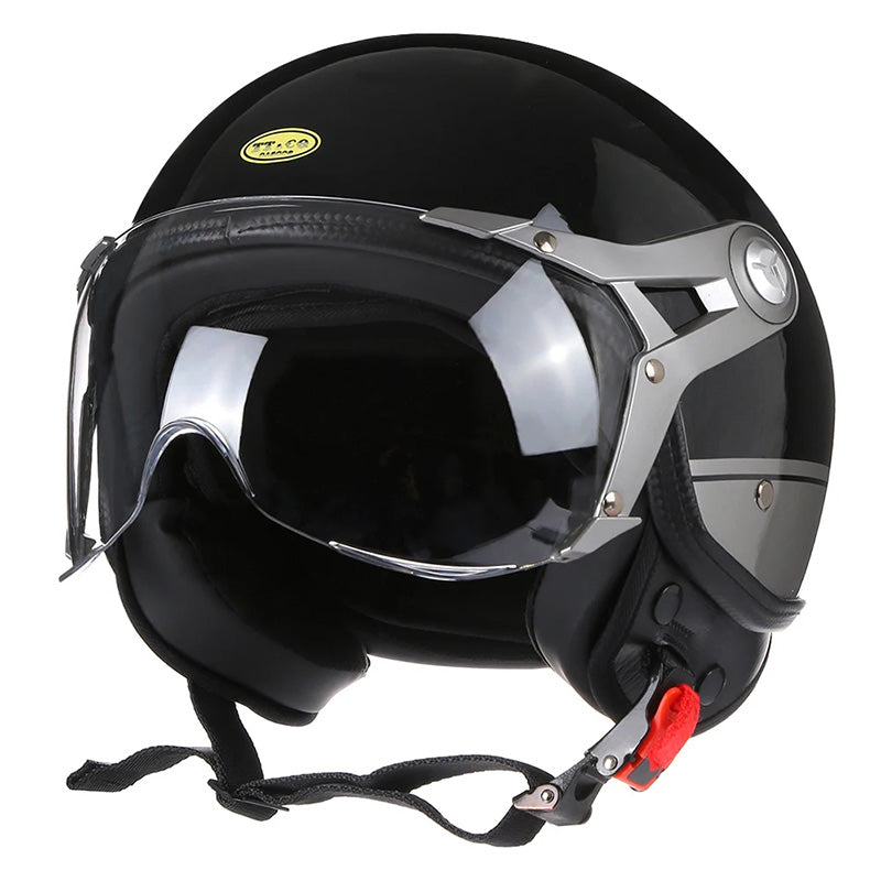 خوذة سباق عتيقة مع فقاعة