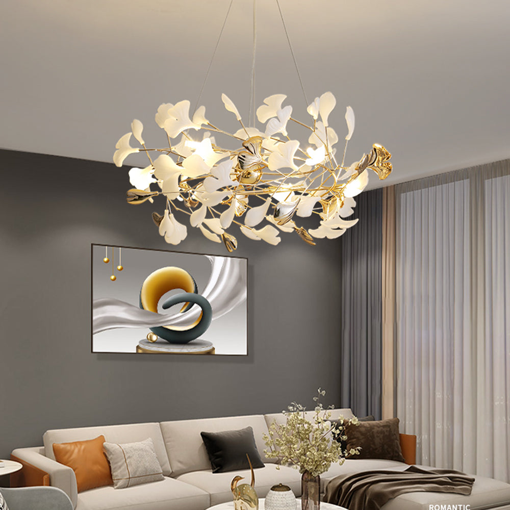 Olivia moderne lysekrone med ginkgo-blad i metall — kronblomstformet, gull