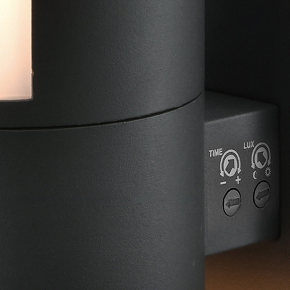 Lámpara de pared cilíndrica de metal Ray — LED giratorio e impermeable IP65, negra/blanca