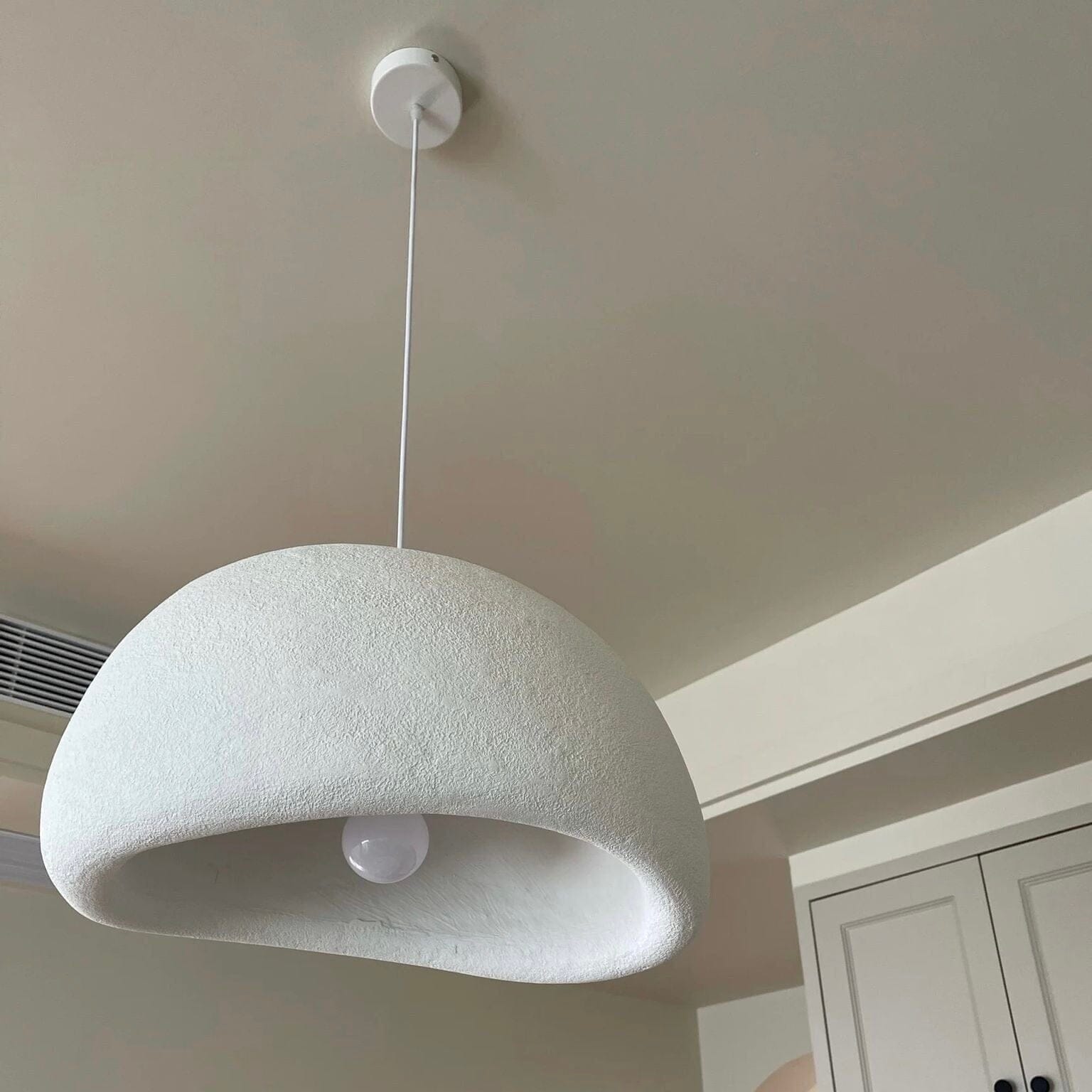 Boho smaragdový lustr pro útulné obytné prostory a elegantní atmosféru