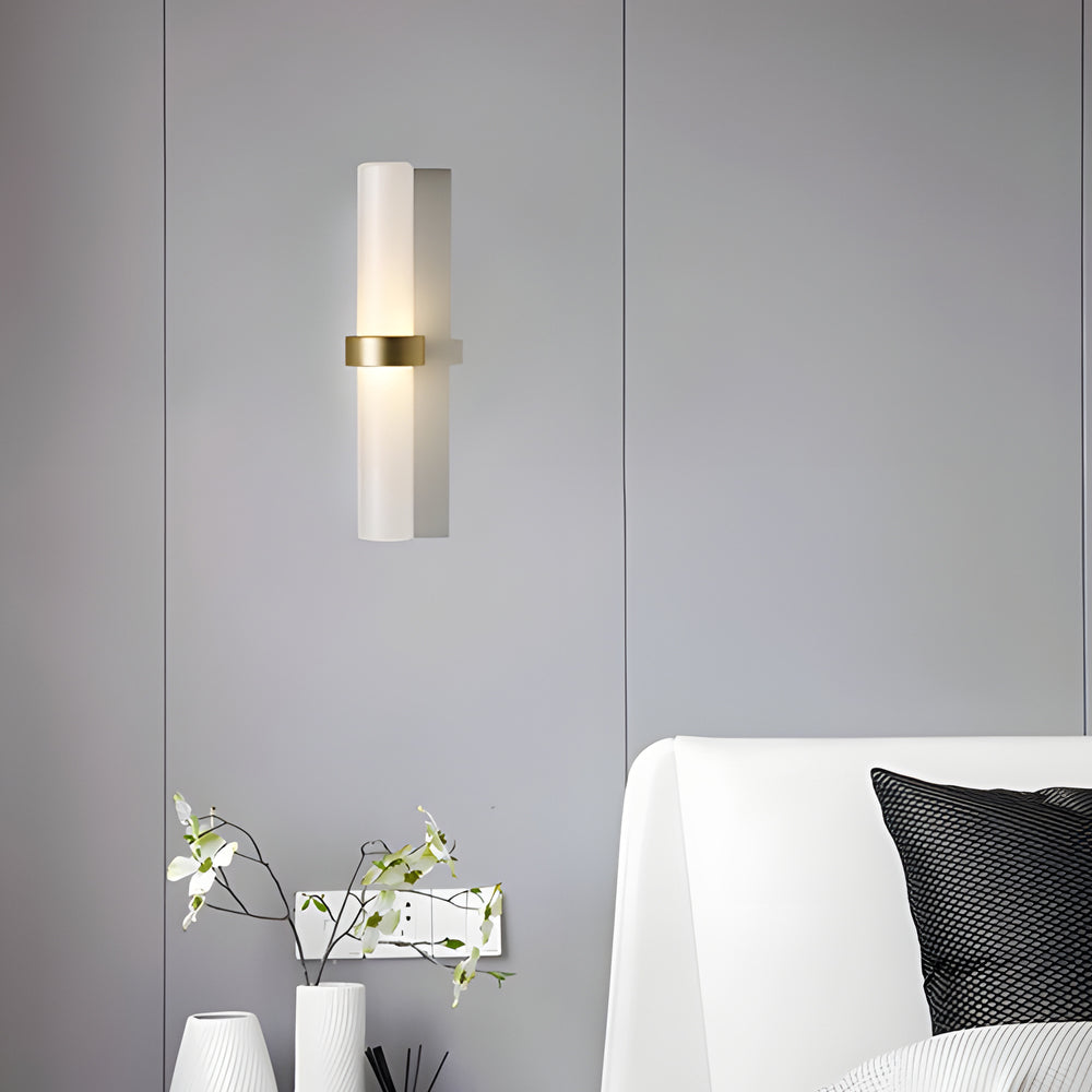 GlowLight – moderne vegglampe laget av rør i matt glass i varm hvit for stuen