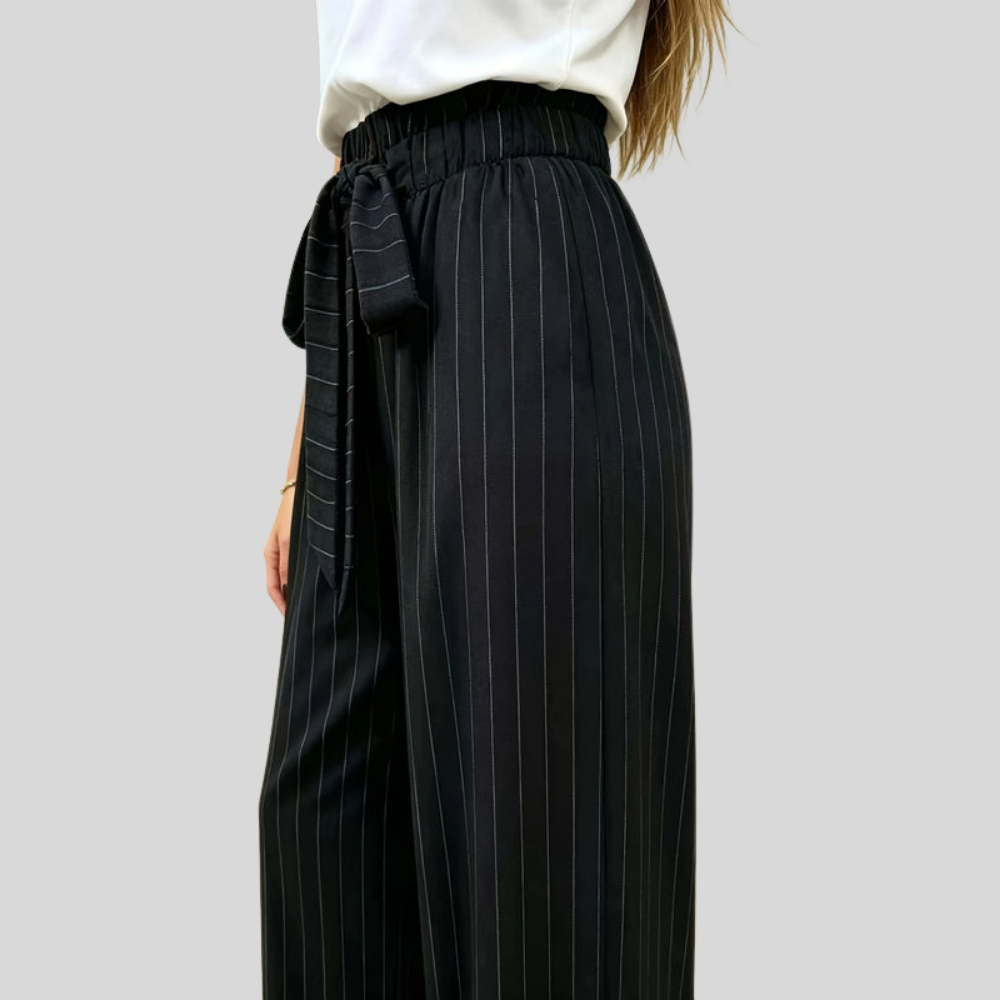 Hoch taillierte gestreifte Hose
