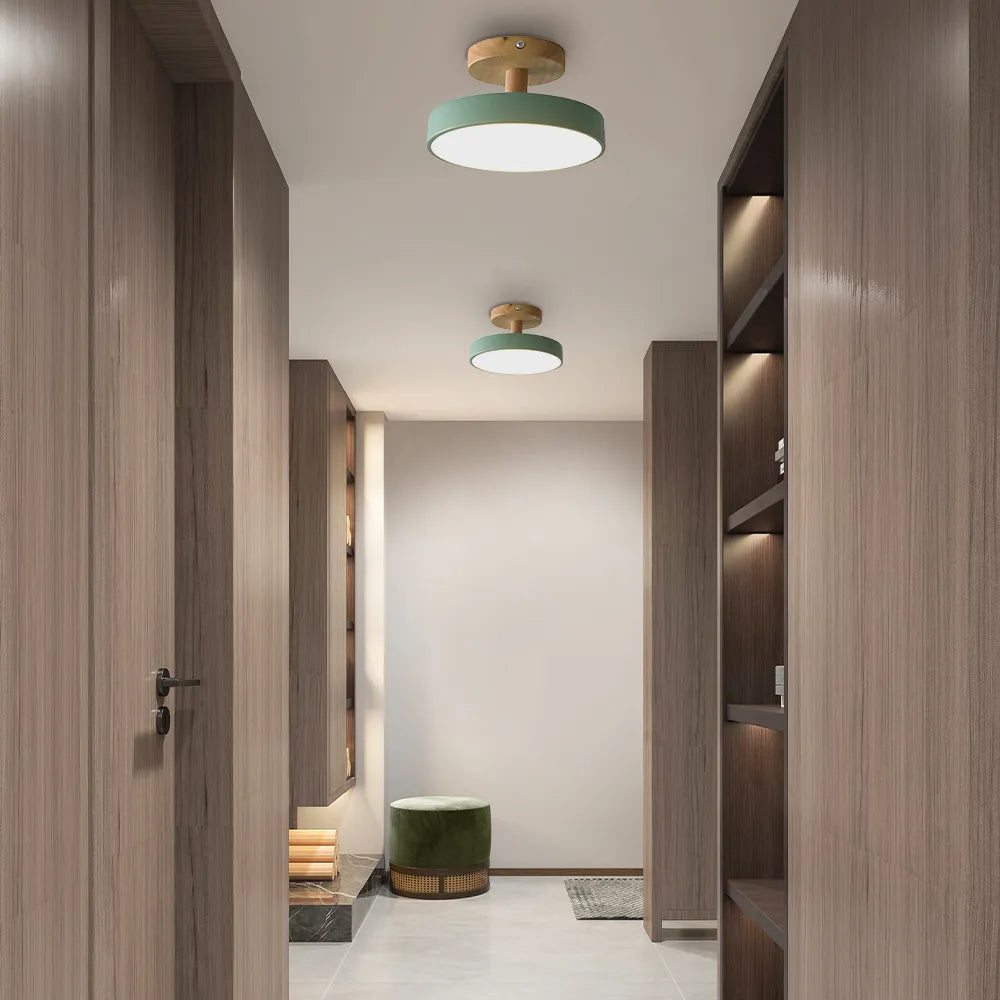 LED stropní svítidlo - minimalistický design s dřevěným akcentem