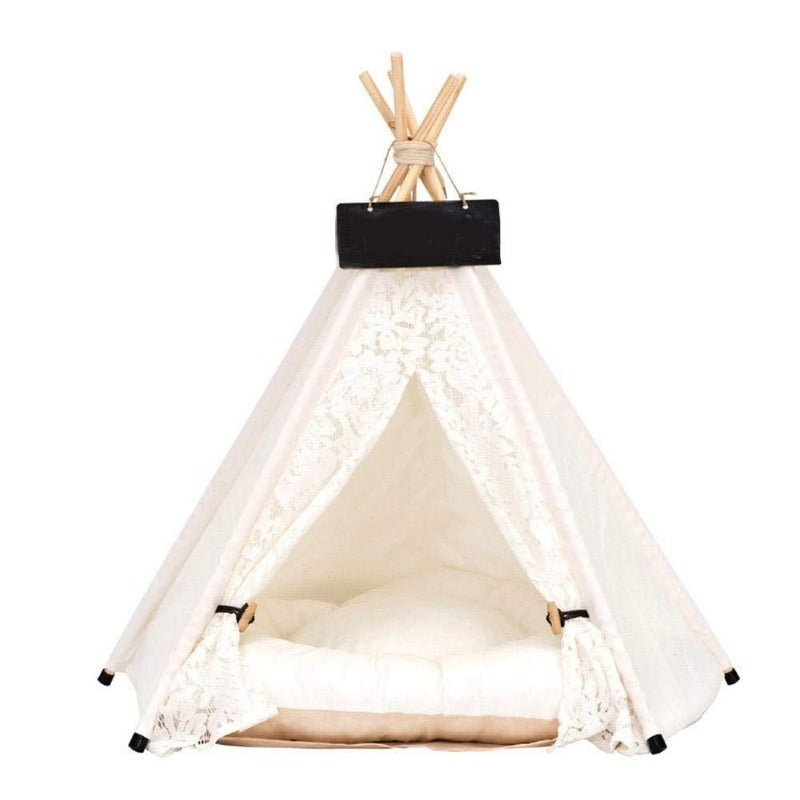 Weißes Spitzen-Boho-Hundezelt mit weichem Hundebett