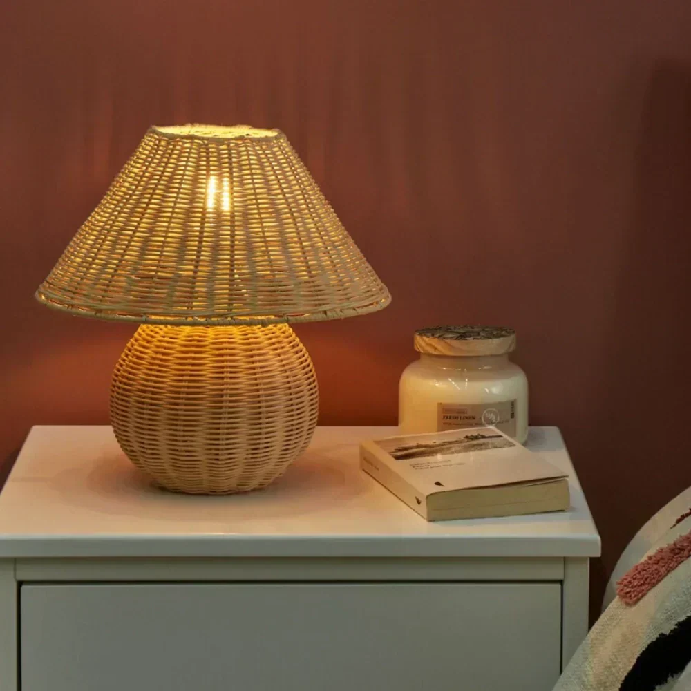 EcoBamboo Masa Lambası – Modern Mekanlar için Sürdürülebilir ve Minimalist Aydınlatma