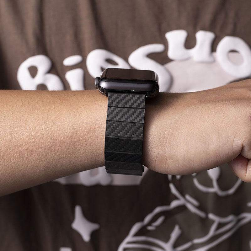 Hiilikuituinen Apple Watch -ranneke + ohut aramidikuituinen suojakuori