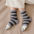 CozyPaws Flauschige Katzenkrallen-Socken für den Alltag