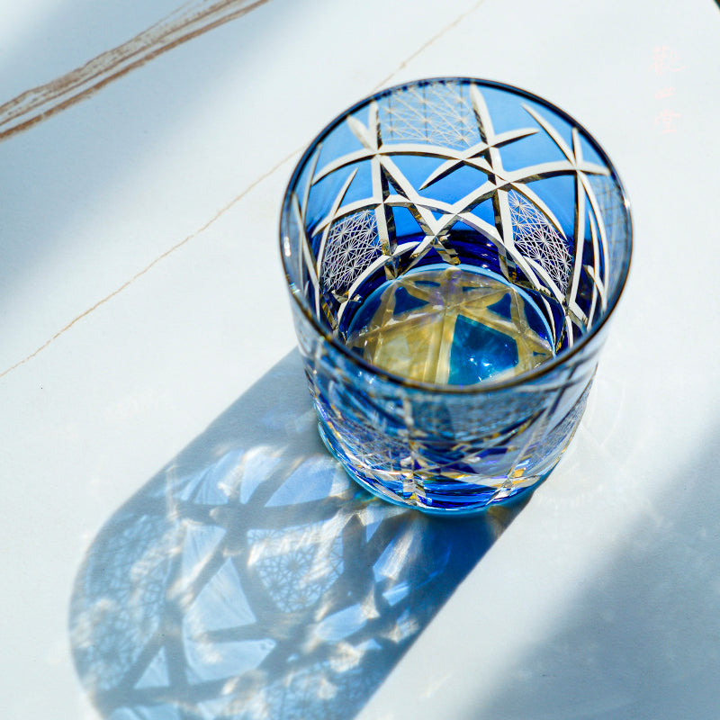 Edo Kiriko ručně vyráběná whisky sklenice s motivem jeřába a blesku s dřevěnou krabičkou