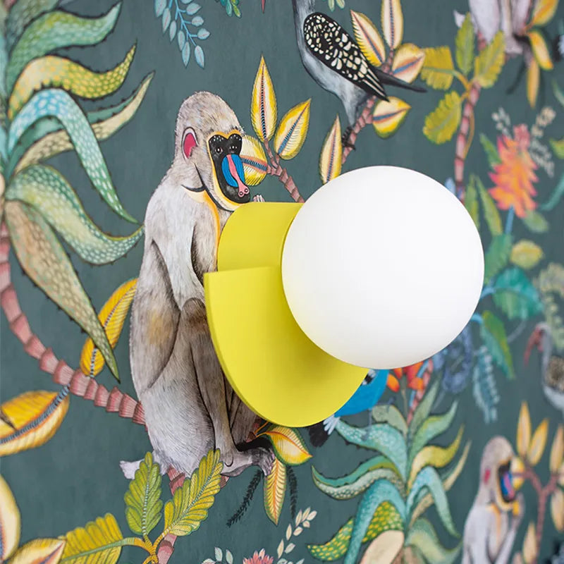 Vivi-sisäseinävalaisin — moderni LED-muotoilu mustana, valkoisena, vaaleanpunaisena, keltaisena tai punaisena