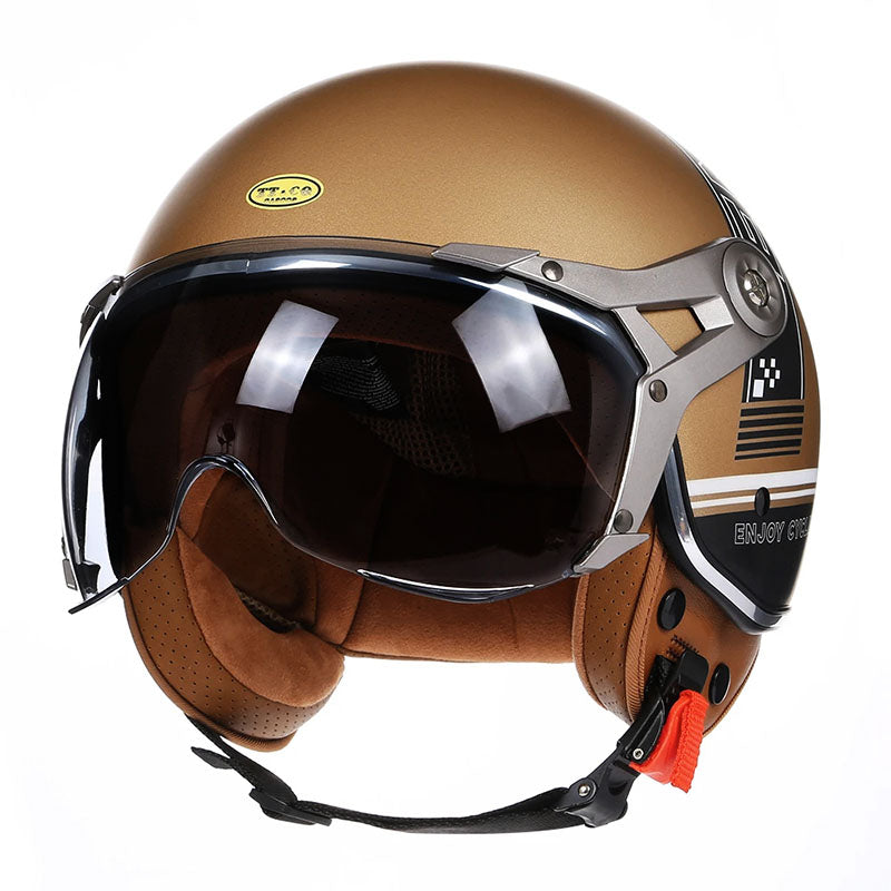 خوذة سباق عتيقة مع فقاعة