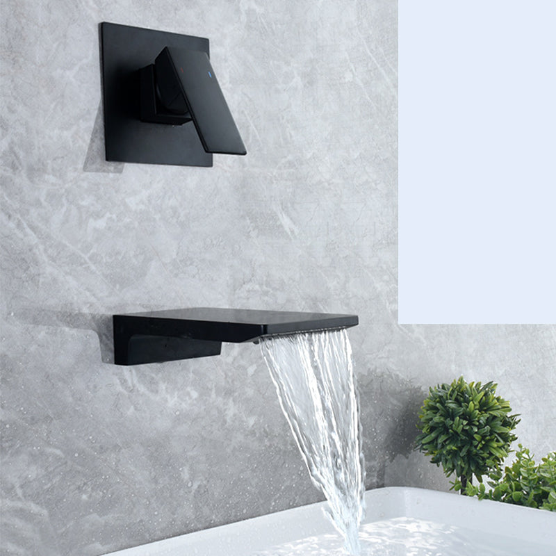 Torneira de parede para lavatório de casa de banho com manípulo único e efeito cascata