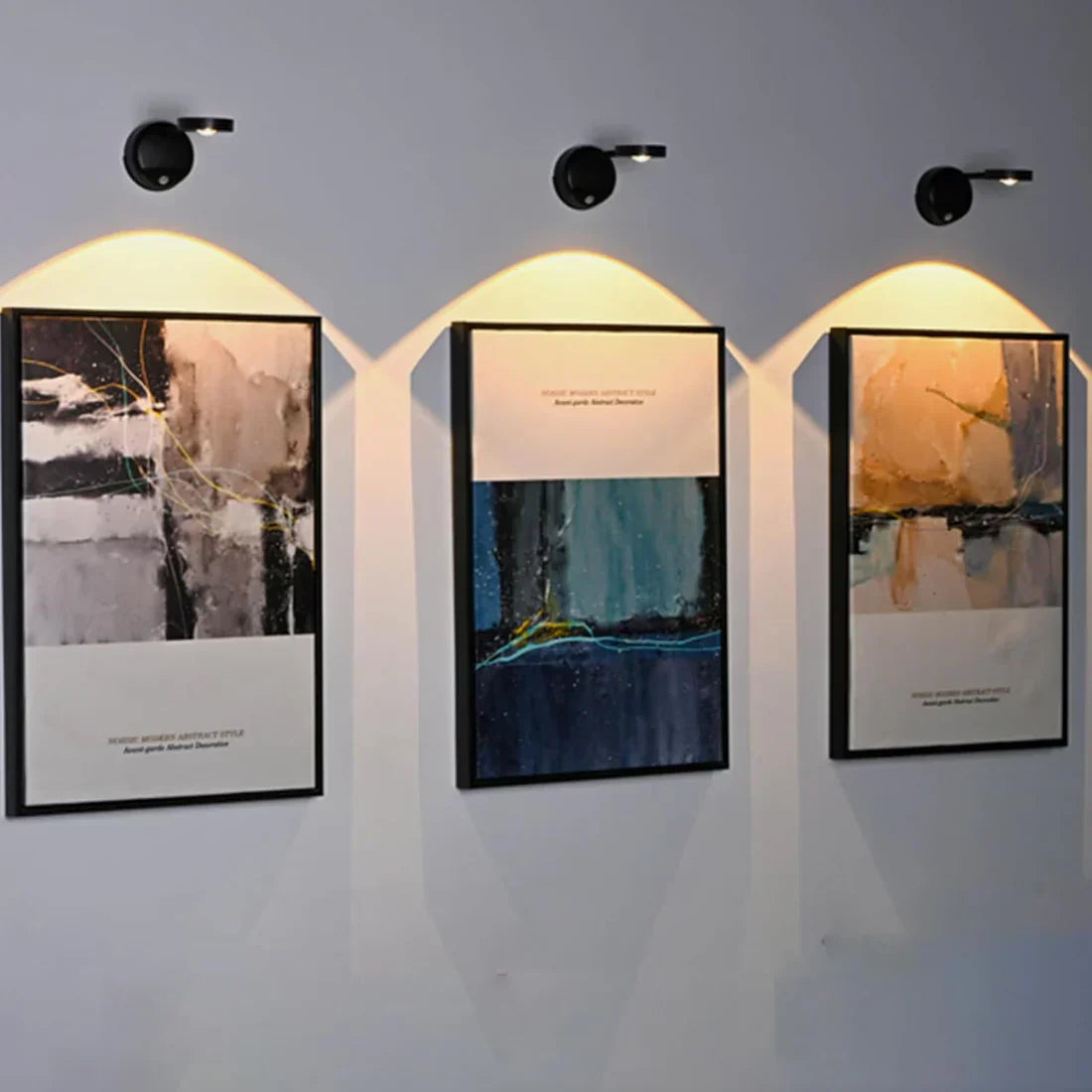 Nabíjecí nástěnné reflektorové světlo LumiTech se senzorem – není potřeba žádné zapojení