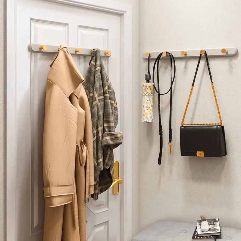 Porte-manteau mural taupe d'époque avec crochets