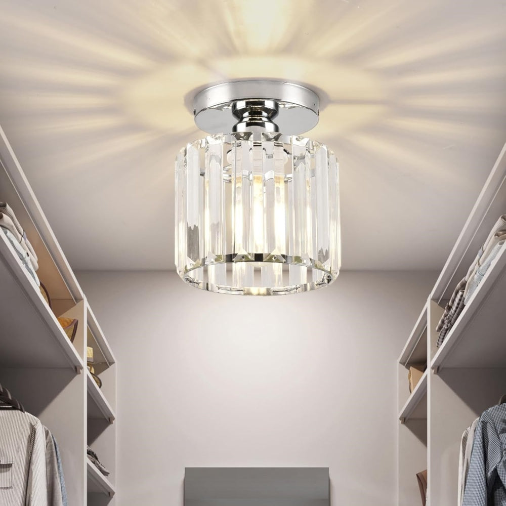 Stropní svítidlo - elegantní skleněné osvětlení chodby a obývacího prostoru