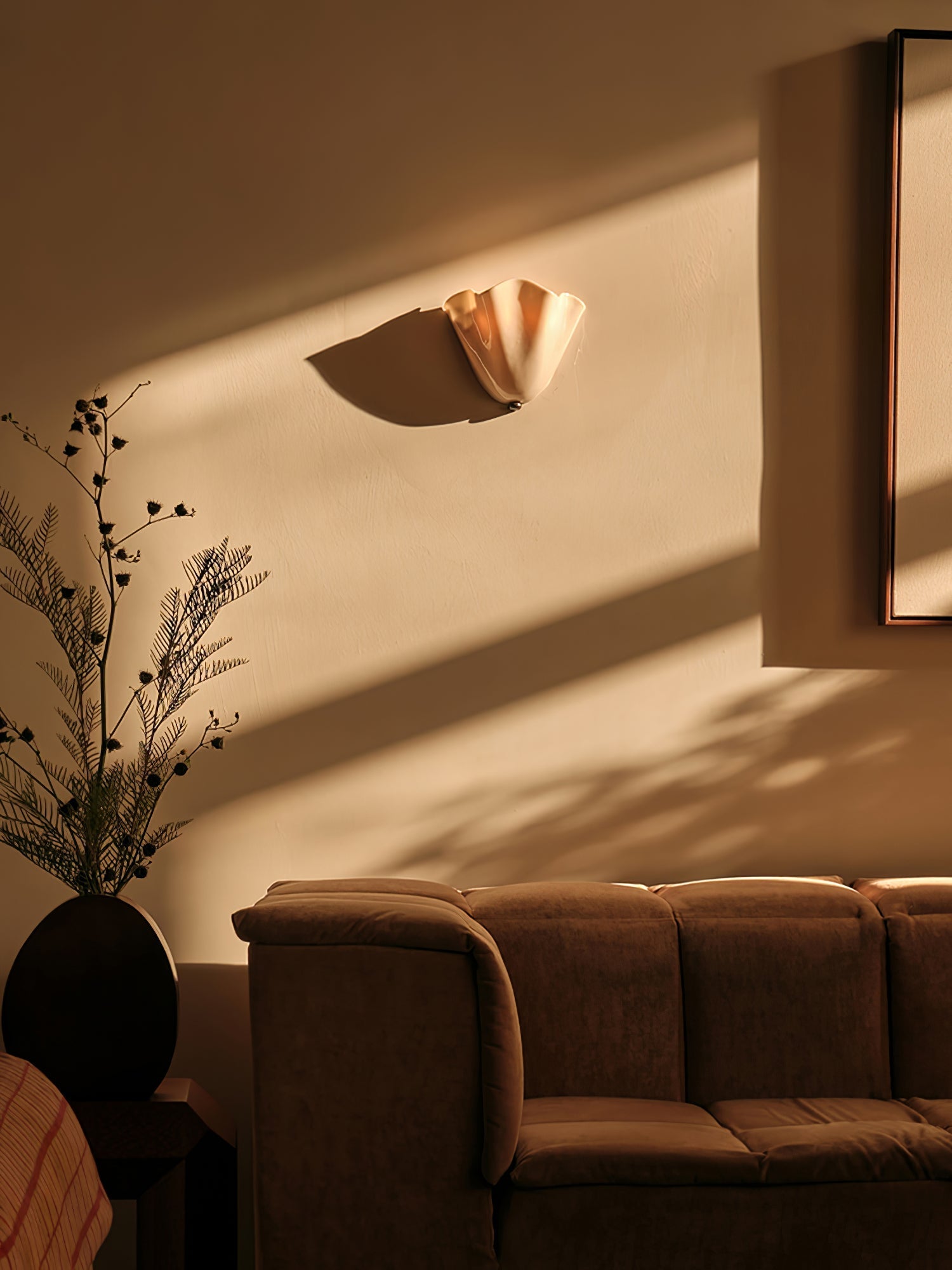 Petalia VKL-1012 Wall Light — 11×10×5.1 Inches