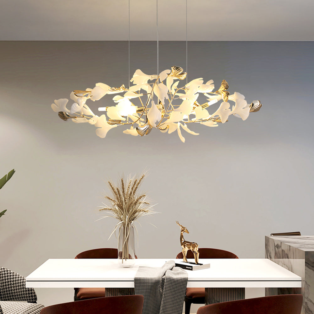 Olivia moderne lysekrone med ginkgo-blad i metall — kronblomstformet, gull