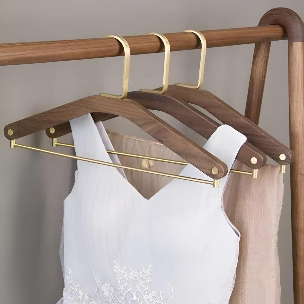 Elegáns diófa és sárgaréz ruhafogas