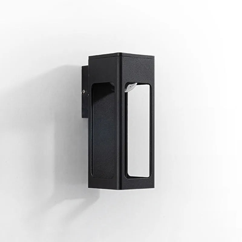 Venkovní nástěnné svítidlo Solith — voděodolné IP65, minimalistický geometrický design, teplá žárovka v balení
