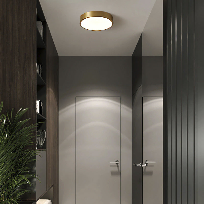 Arisha nordisk rund LED-taklampe i gull - 0.94-Inch slankt metalldesign