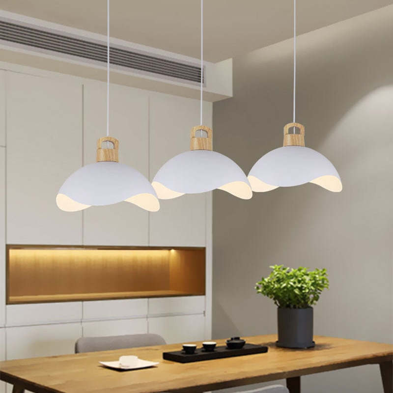 Suspension simple Valentina — abat-jour coloré, structure en bois et métal