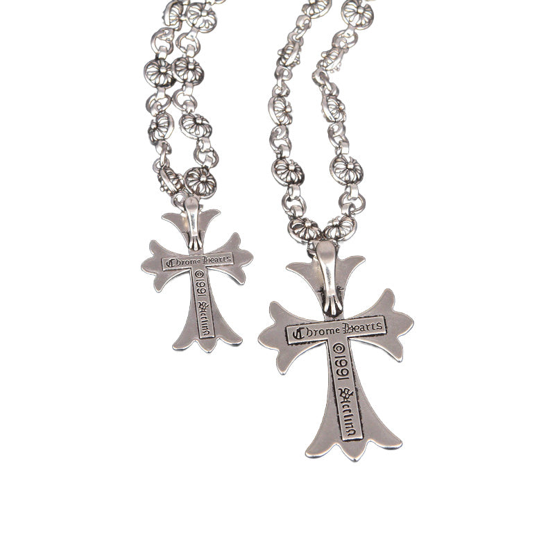 Collier pendentif croix gothique Nocturne Crest pour un style audacieux au quotidien