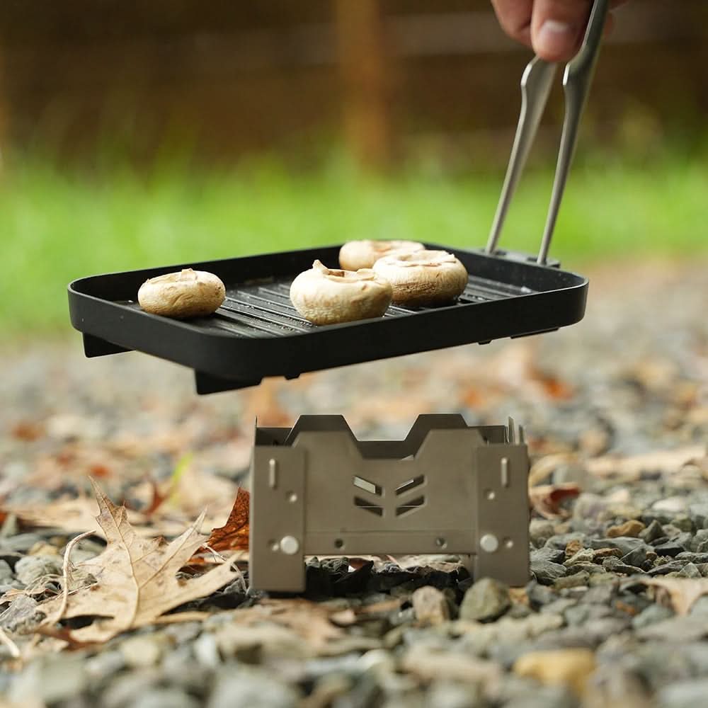 Sada grilovacích plátů TrailForge Mini z odolného hliníku pro venkovní vaření při kempování