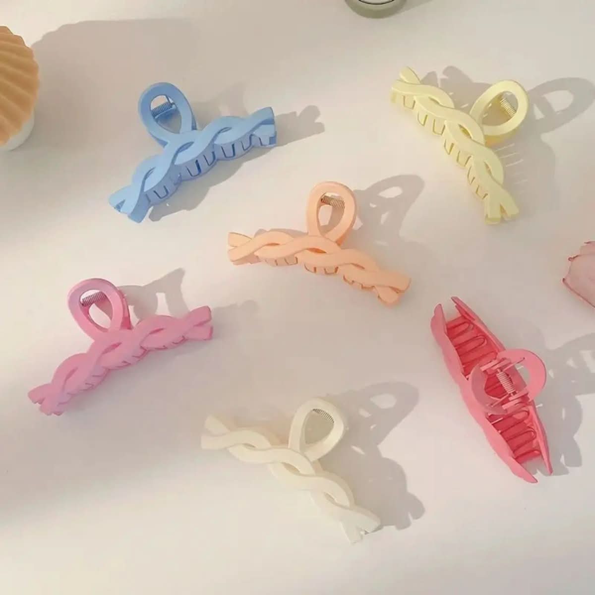 LumiLock Elegant Hair Clip With Strong Hold For All Hair Types