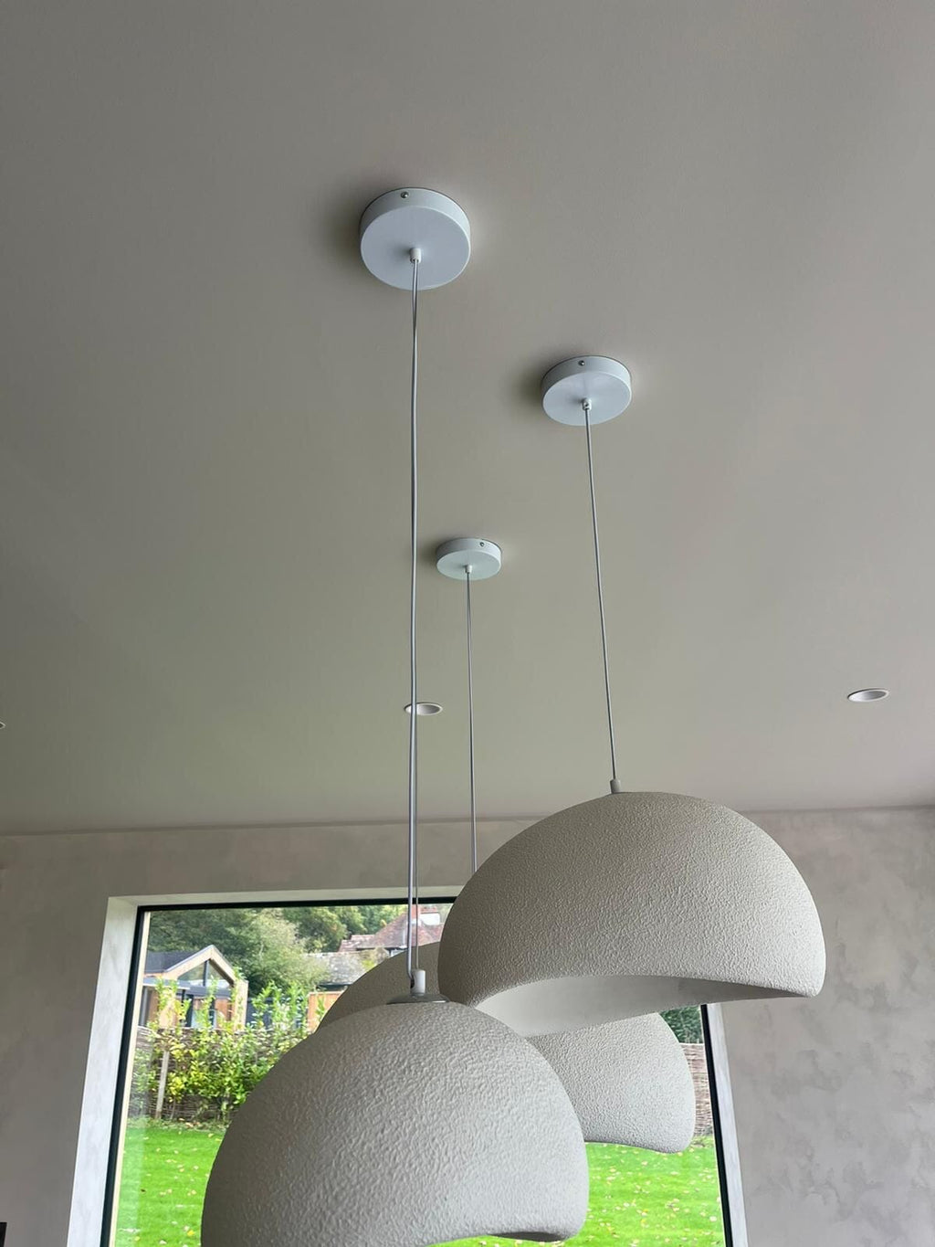 Boho smaragdový lustr pro útulné obytné prostory a elegantní atmosféru