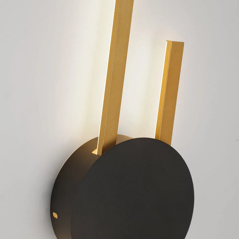 Lampada da parete lineare Saela a 2 colori — design moderno in metallo