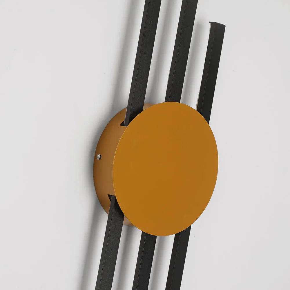 Lampada da parete lineare Saela a 2 colori — design moderno in metallo