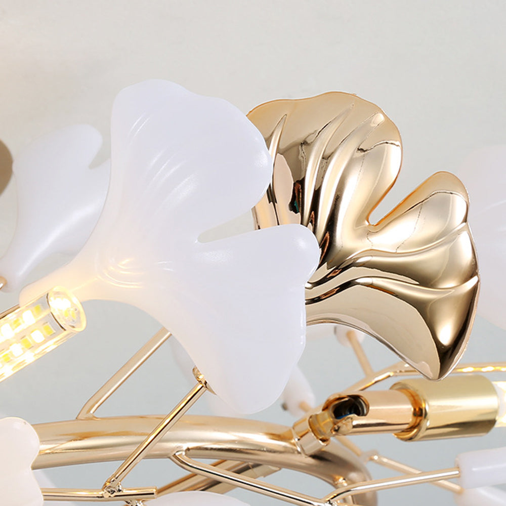 Elegancka lampa sufitowa Olivia z motywem liści — ceramiczno-metalowa, przylegająca do sufitu, złota