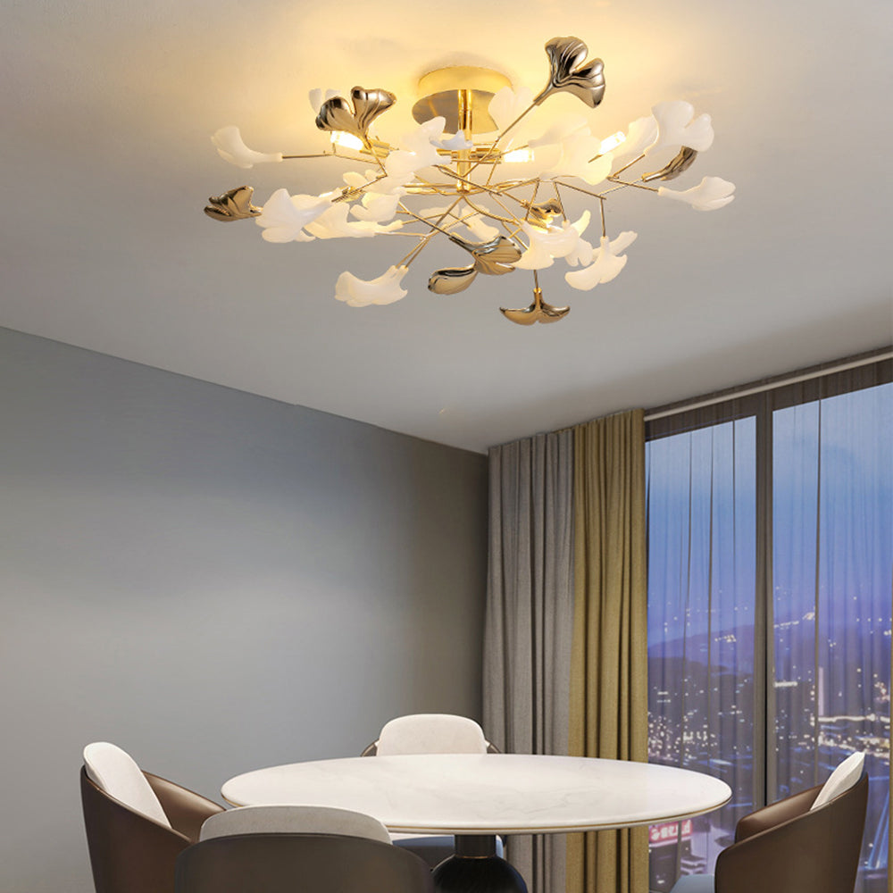 Elegancka lampa sufitowa Olivia z motywem liści — ceramiczno-metalowa, przylegająca do sufitu, złota
