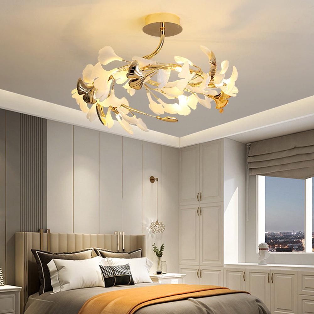 Elegancka lampa sufitowa Olivia z motywem liści — ceramiczno-metalowa, przylegająca do sufitu, złota