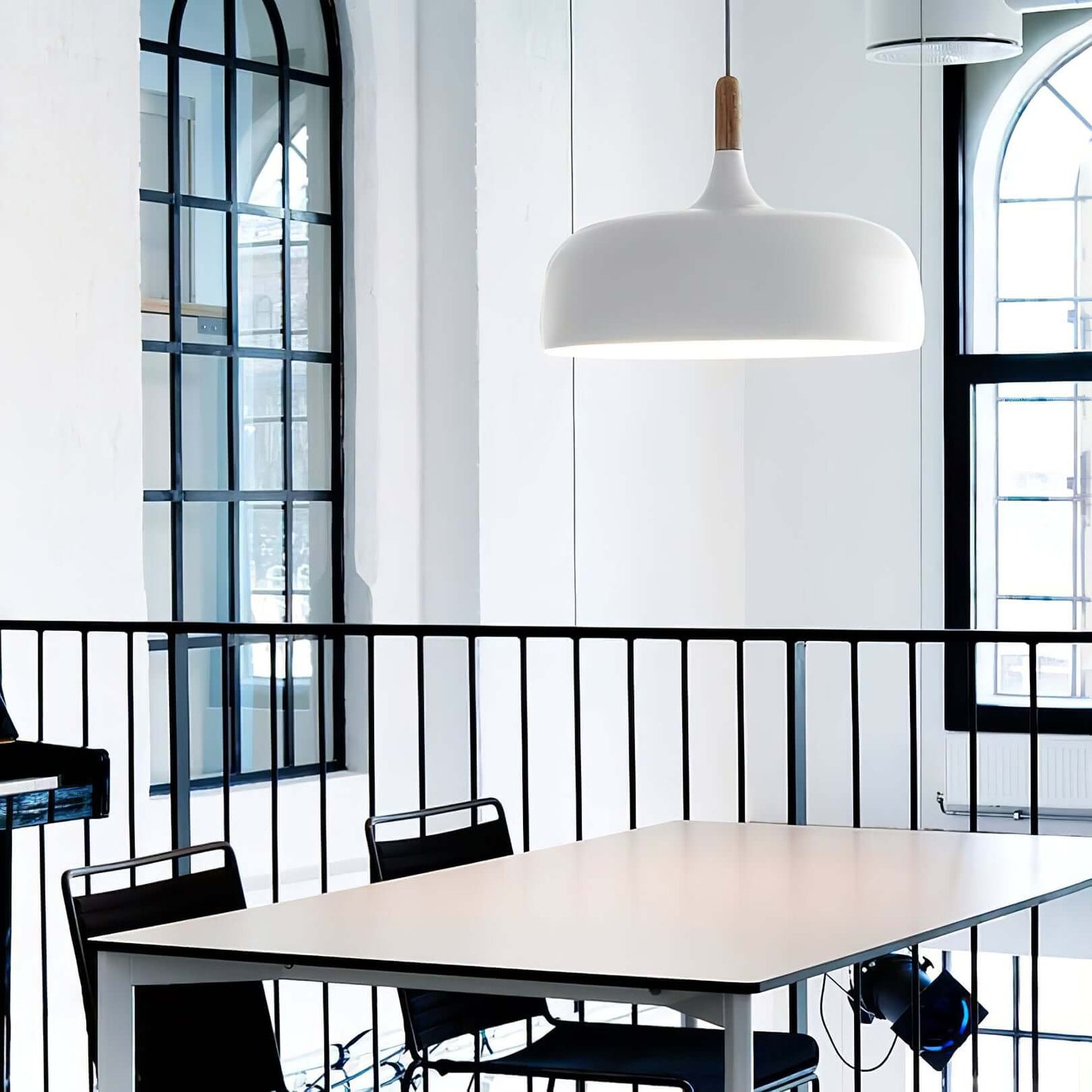 Meşe palamudu sarkıt lamba — minimalist İskandinav tarzı