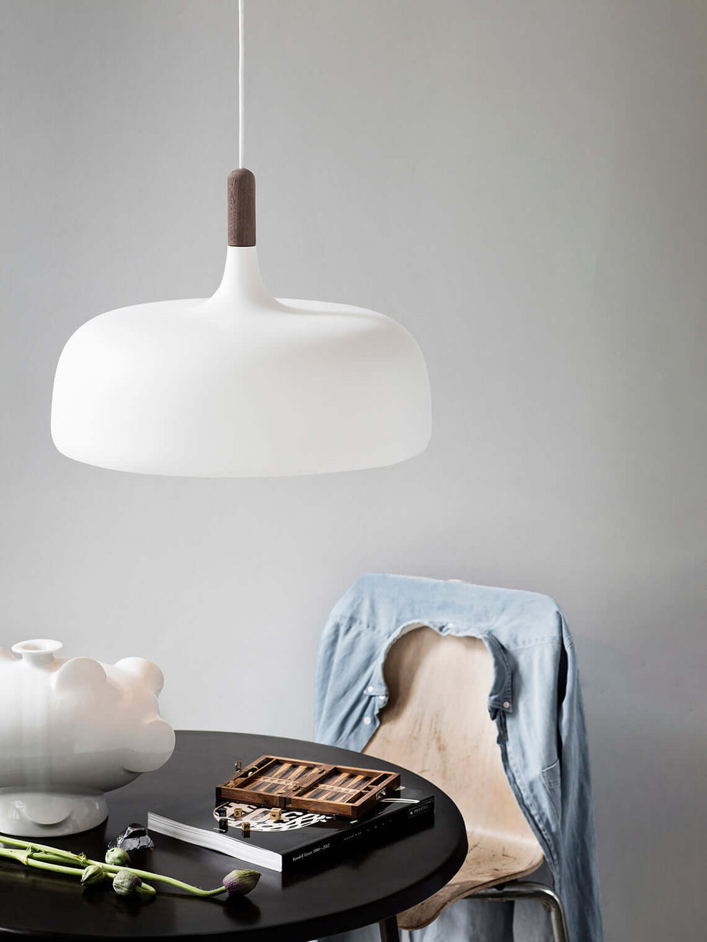 Meşe palamudu sarkıt lamba — minimalist İskandinav tarzı