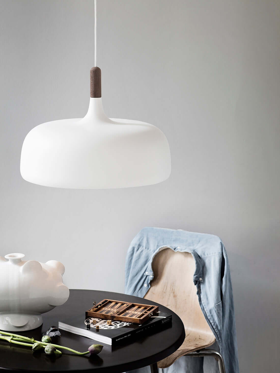 Meşe palamudu sarkıt lamba — minimalist İskandinav tarzı