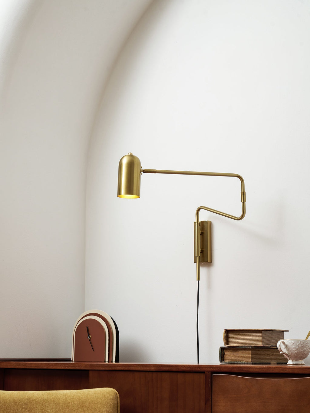 Nástěnná lampa do zásuvky — nastavitelné výkyvné rameno