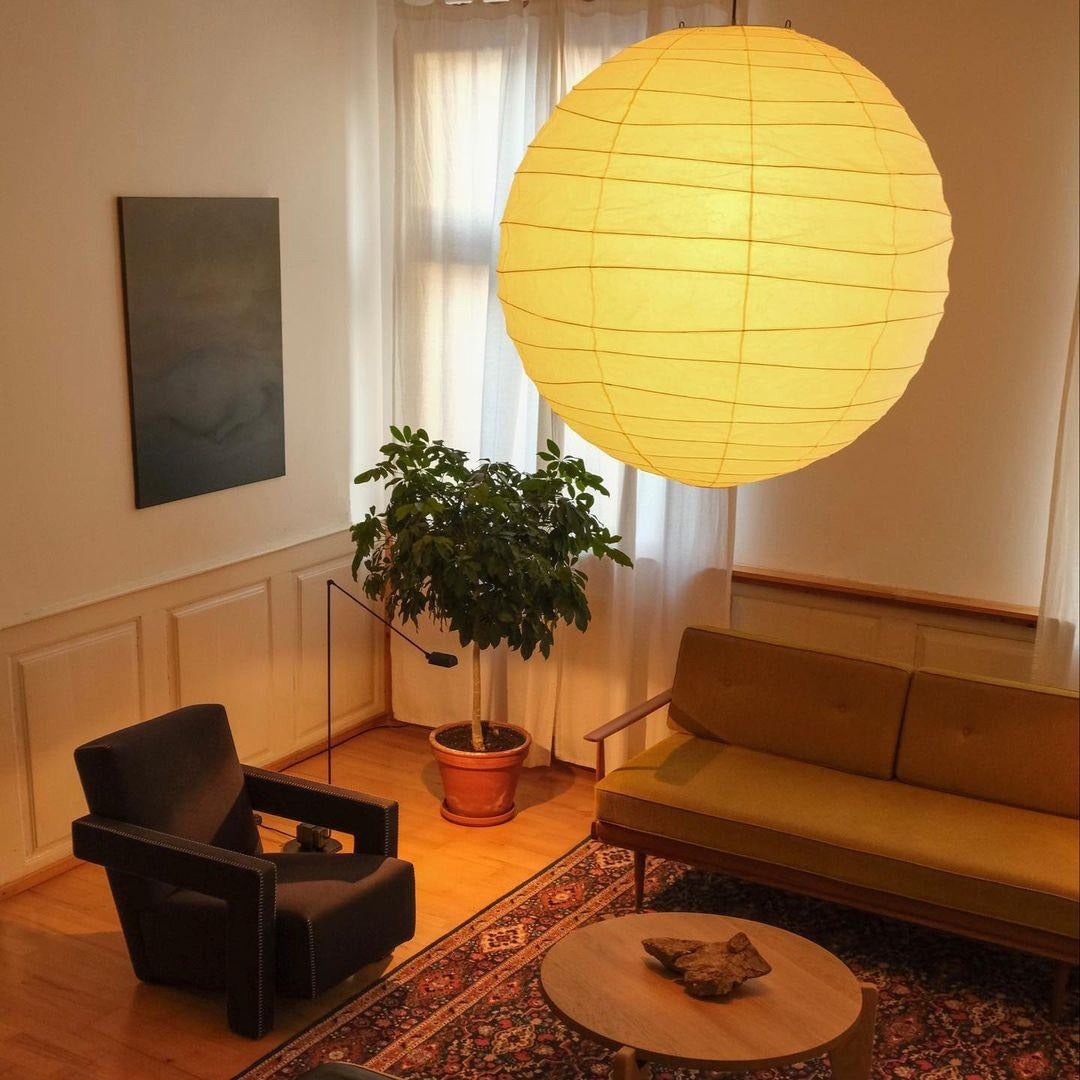 Luna Pendelleuchte mit japanischer Papierkugel — Abgerundete Silhouette