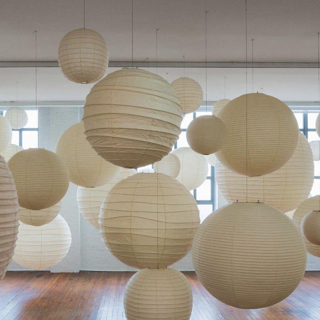 Luna Pendelleuchte mit japanischer Papierkugel — Abgerundete Silhouette
