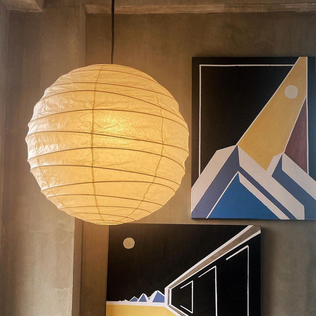 Luna Pendelleuchte mit japanischer Papierkugel — Abgerundete Silhouette
