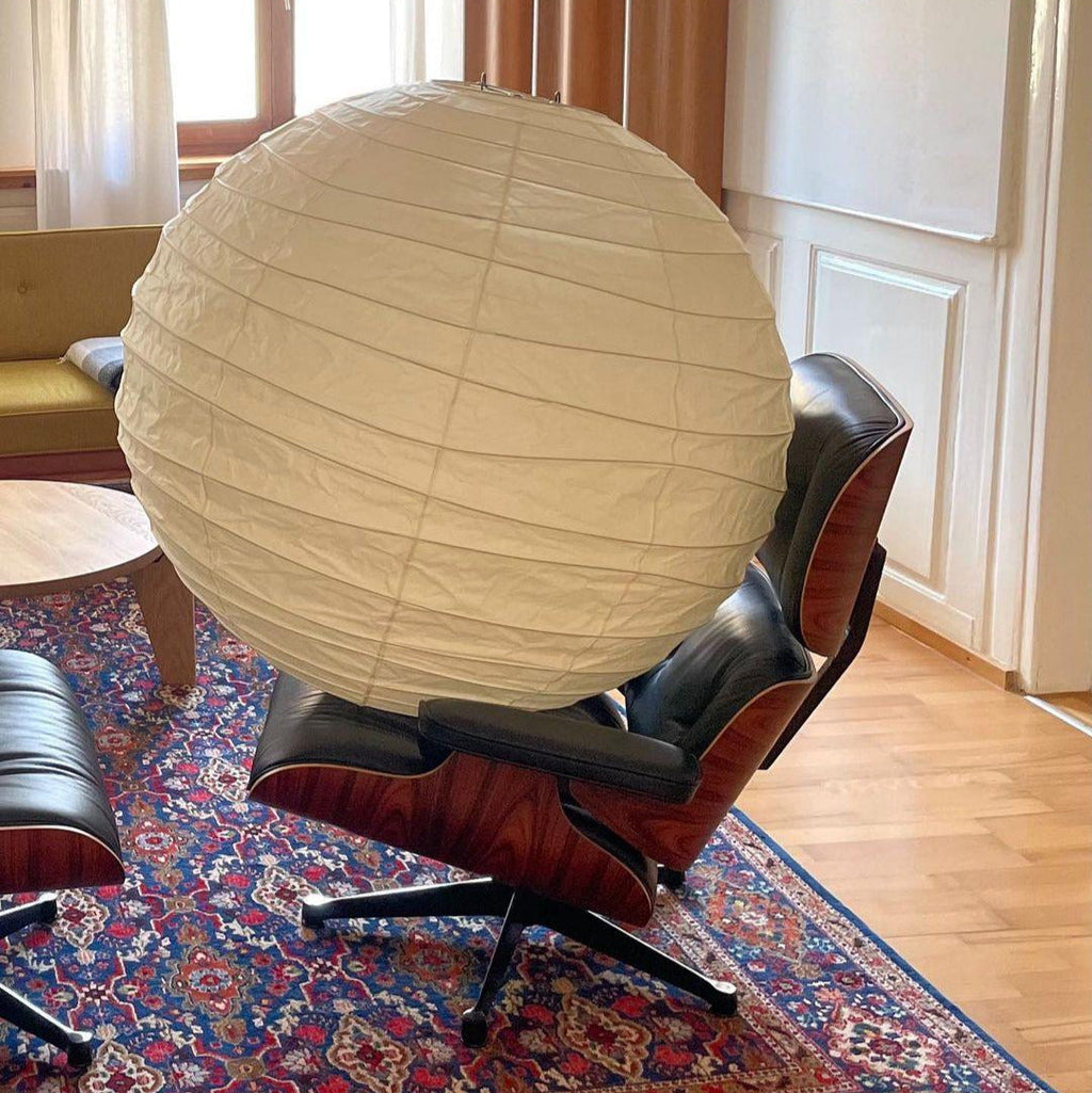Luna Pendelleuchte mit japanischer Papierkugel — Abgerundete Silhouette