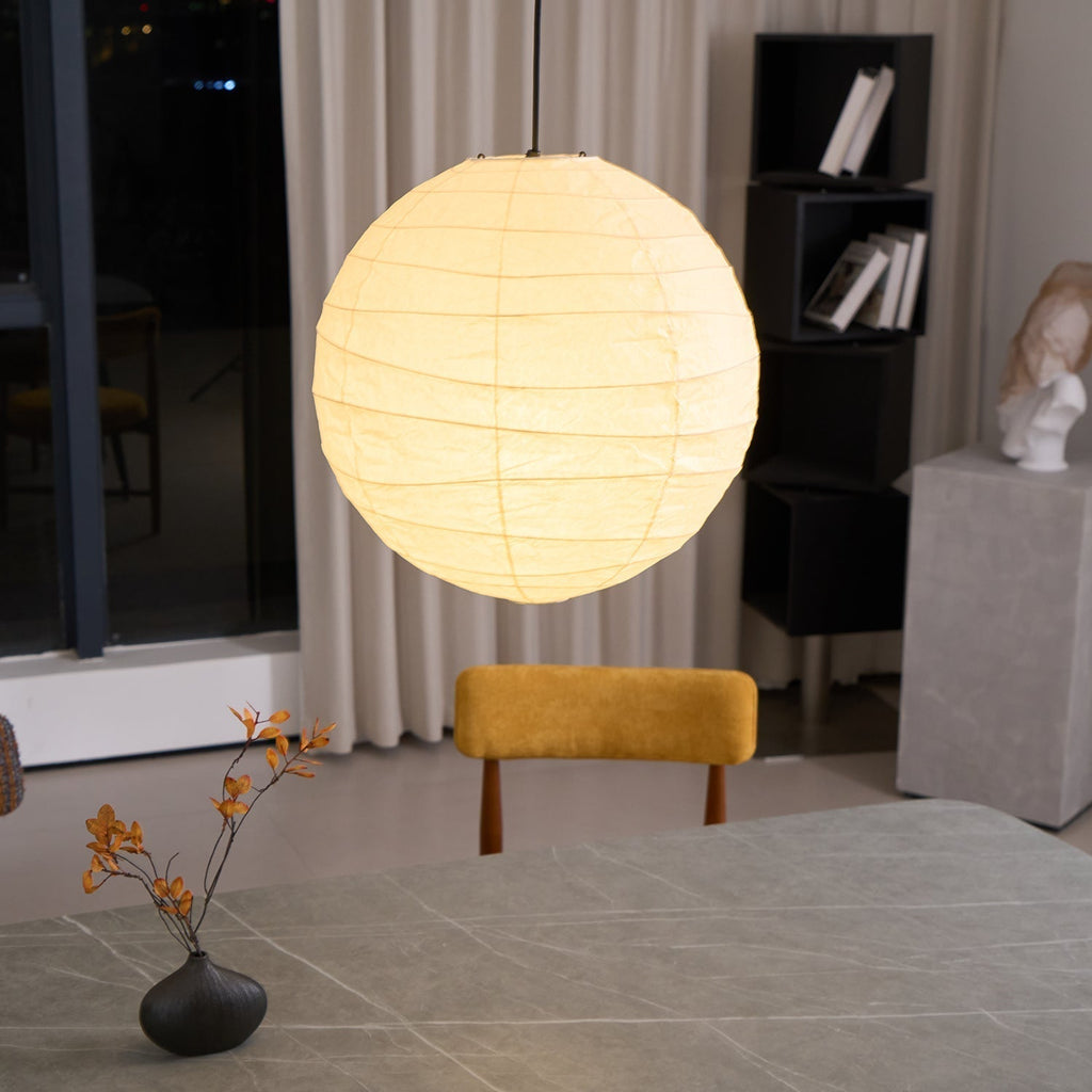 Luna Pendelleuchte mit japanischer Papierkugel — Abgerundete Silhouette