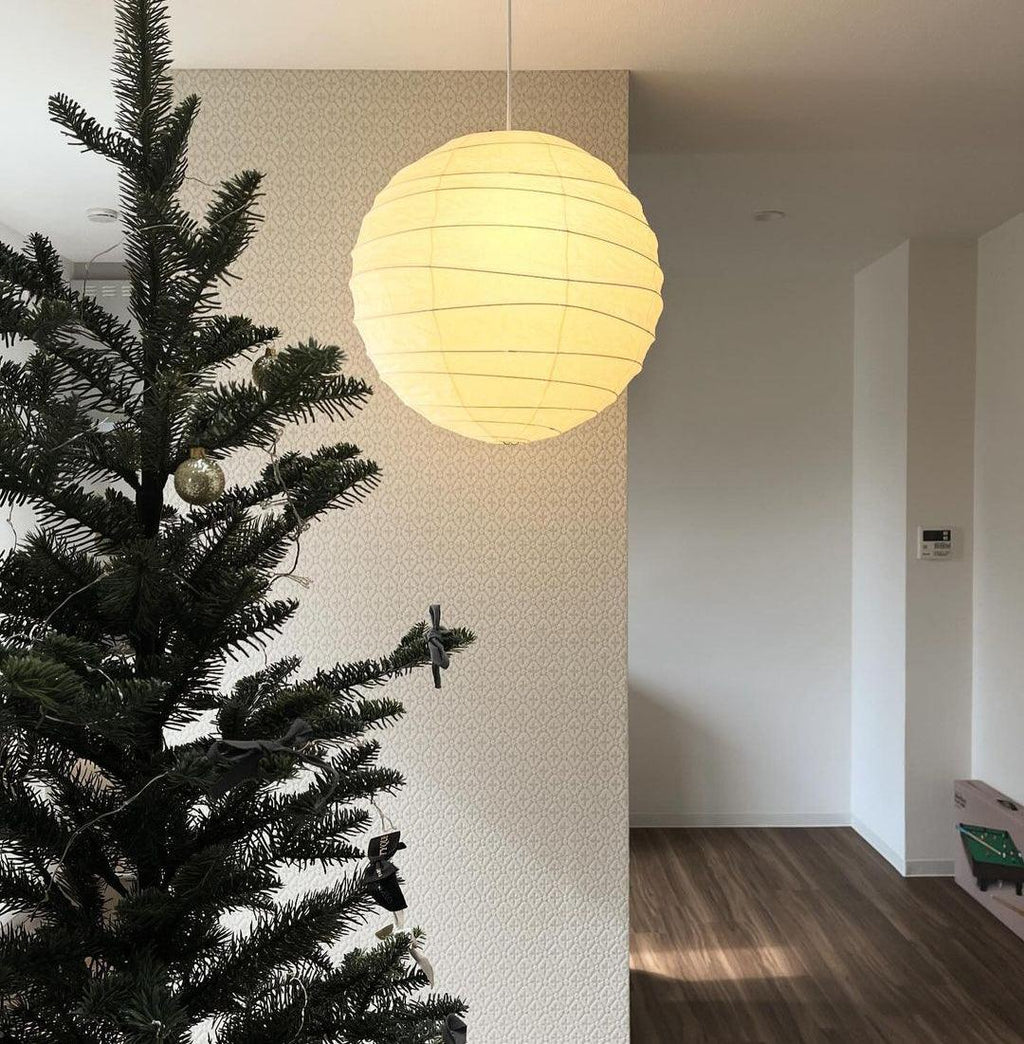 Luna Pendelleuchte mit japanischer Papierkugel — Abgerundete Silhouette