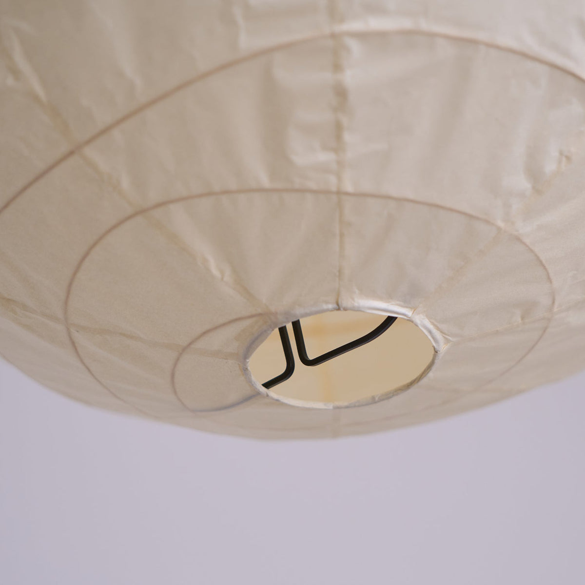 Luna Pendelleuchte mit japanischer Papierkugel — Abgerundete Silhouette