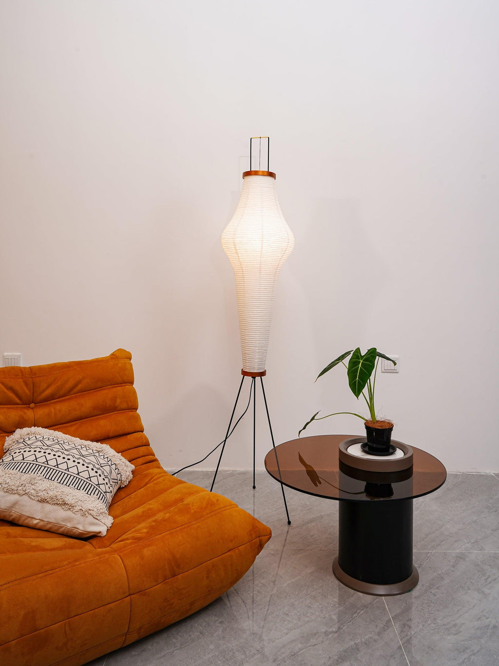Traditionel gulvlampe i rispapir